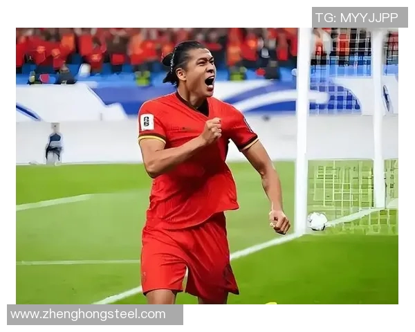 足球明星街头炫技视频引发热议球迷疯狂点赞与讨论